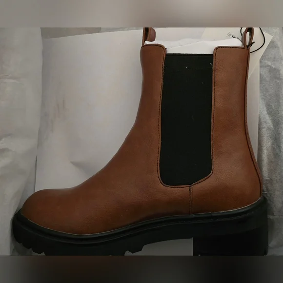 **NEW** Women's (Sz 7) Saviah Chunky Sole Pull-On Chelsea Boot, Brown - Picture 1 of 3